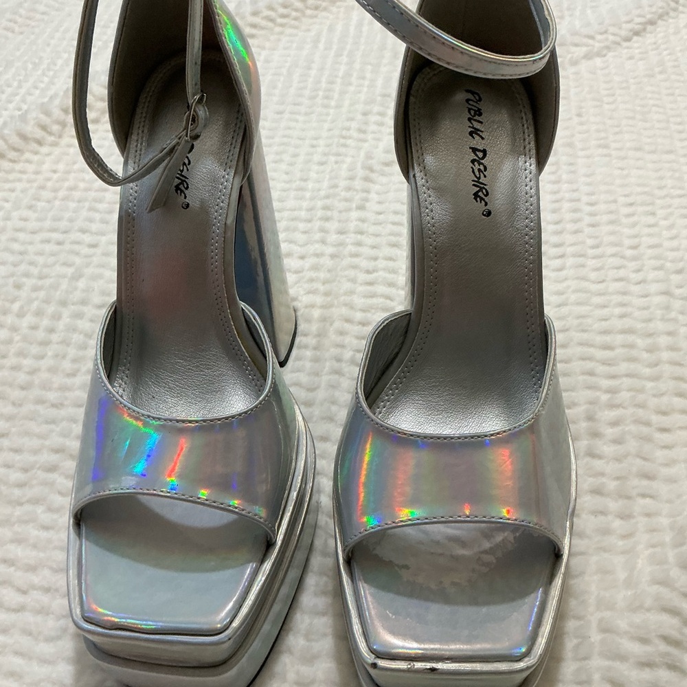 Heels - Picture 8 of 8